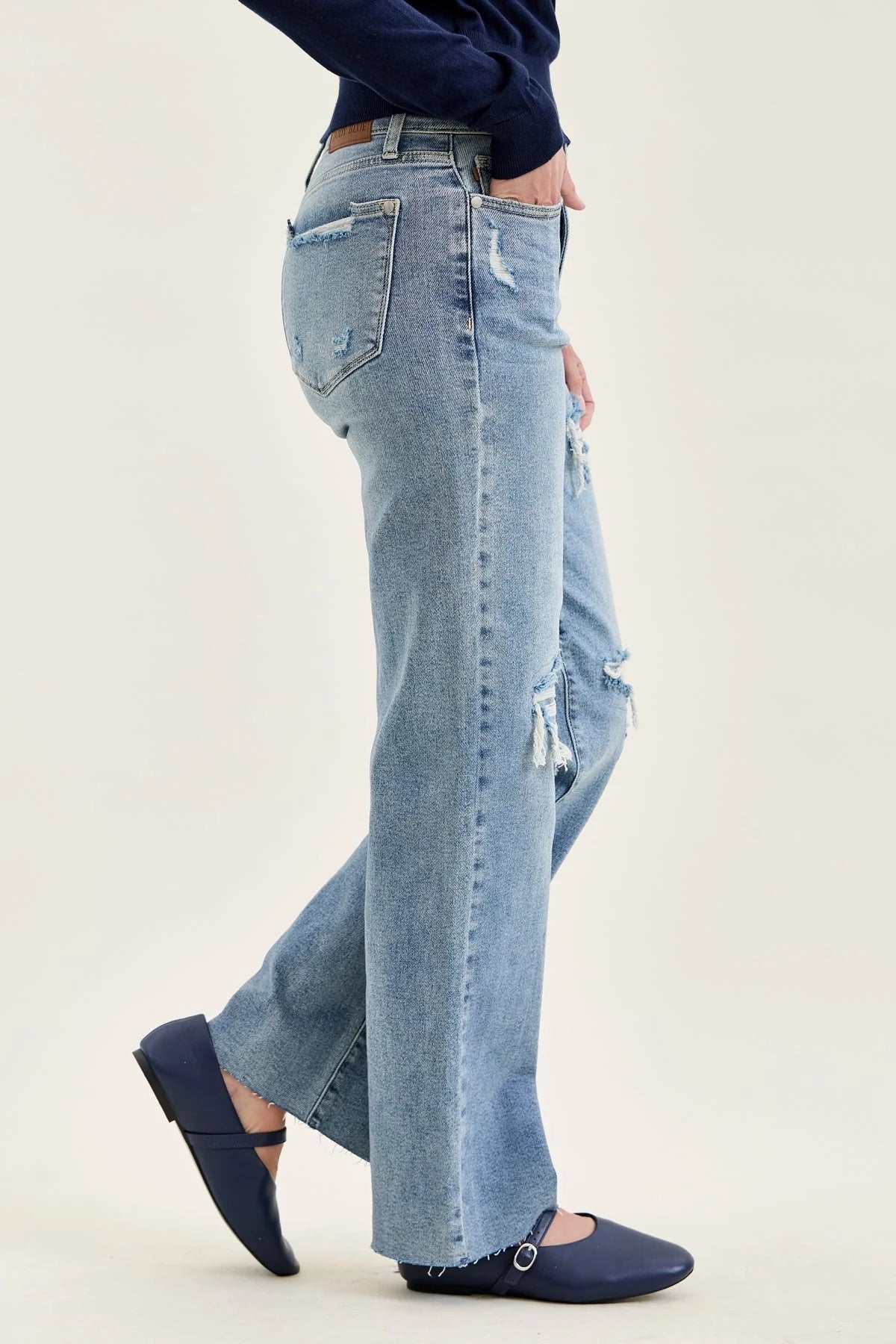 Brenda Retro 90's Destructed Straight Fit